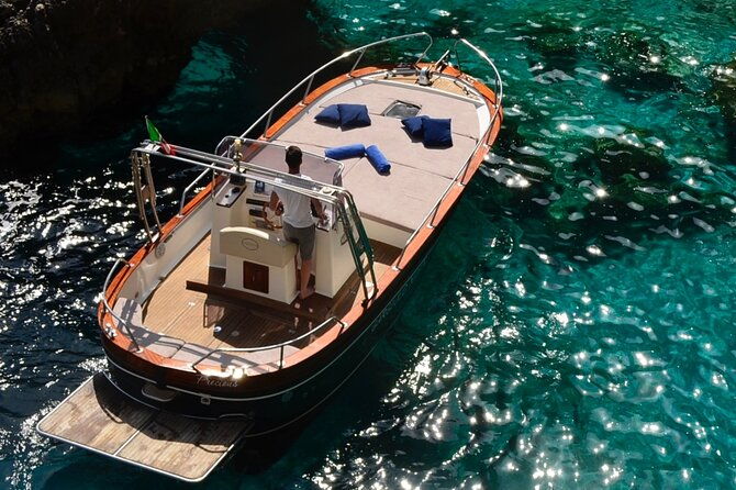 private-boat-trip-to-capri