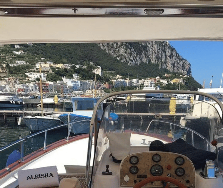 private-boat-trip-to-capri-with-aperitif-included-2