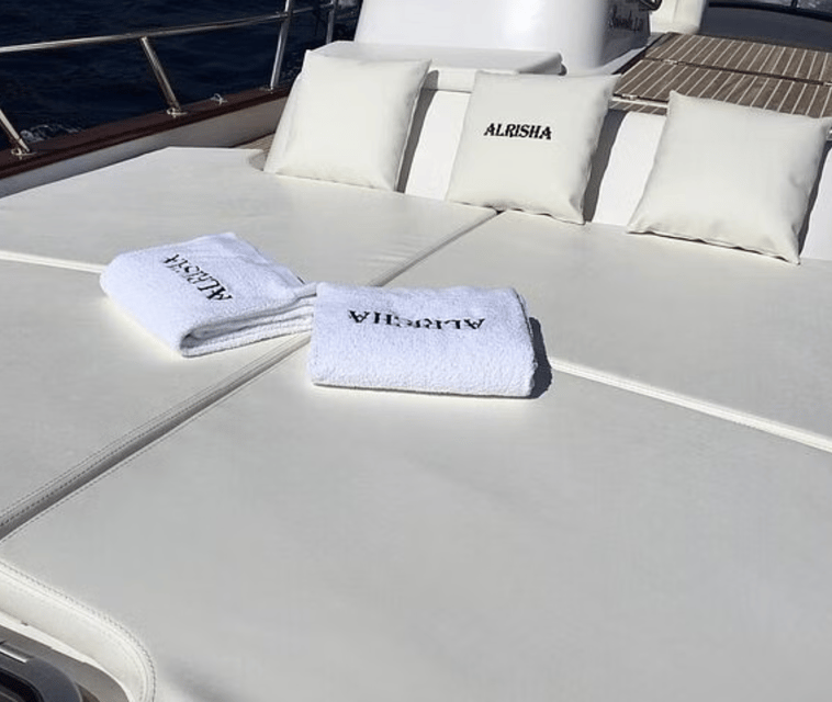 private-boat-trip-to-capri-with-aperitif-included-2