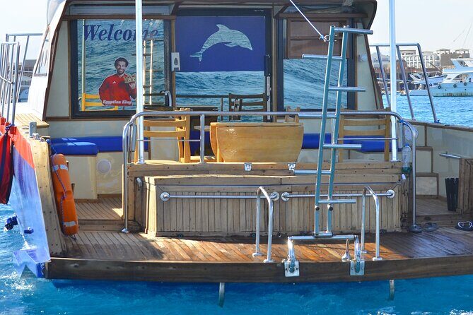 Private Boat Trip Up to 8 Pax with Lunch & Transfer from Hurghada - FAQs