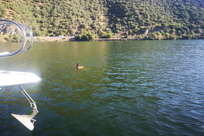 private-boat-trip-with-lunch-in-a-typical-restaurant