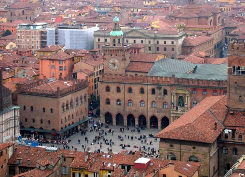 private-bologna-city-europe-oldest-university-guided-tour