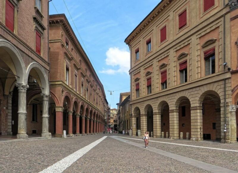 private-bologna-city-europe-oldest-university-guided-tour