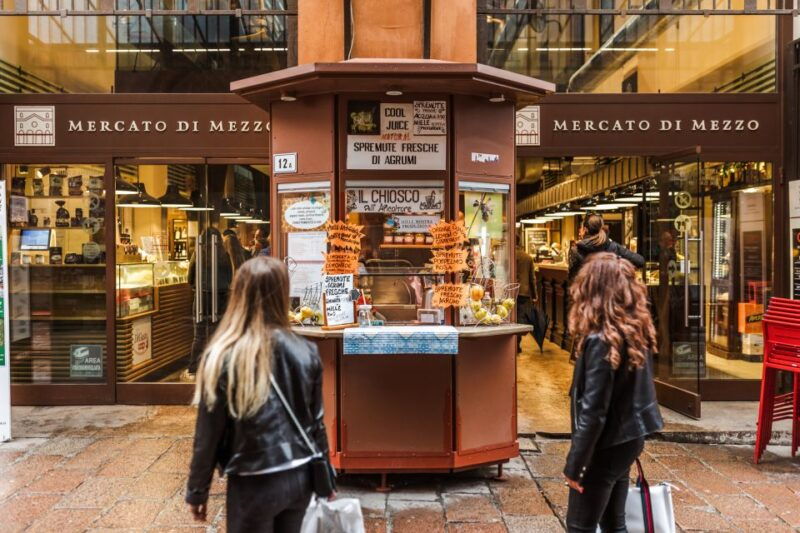 private-bologna-tour-piazza-maggiore-to-due-torri