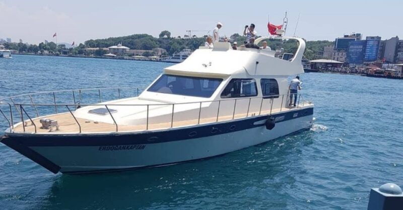 private-bosphorus-sightseeing-cruise-by-luxury-yacht