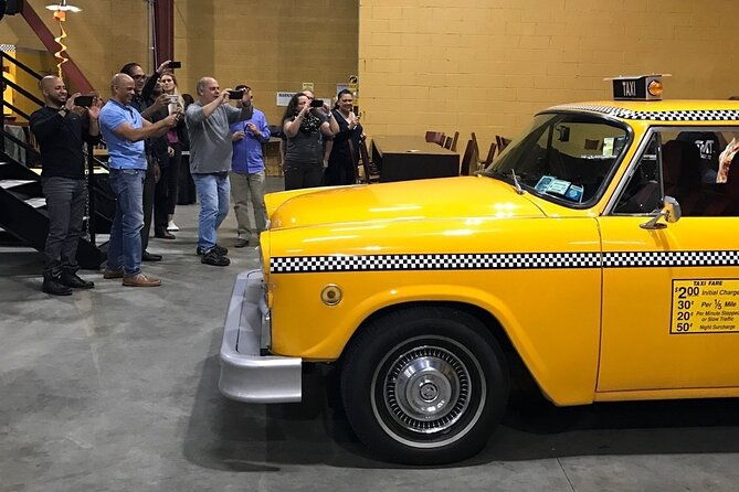 private-brooklyn-pizza-tour-by-vintage-nyc-taxi-cab