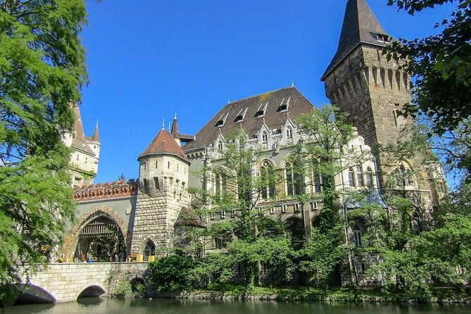 private-buda-and-pest-tour-by-car-with-professional-guide