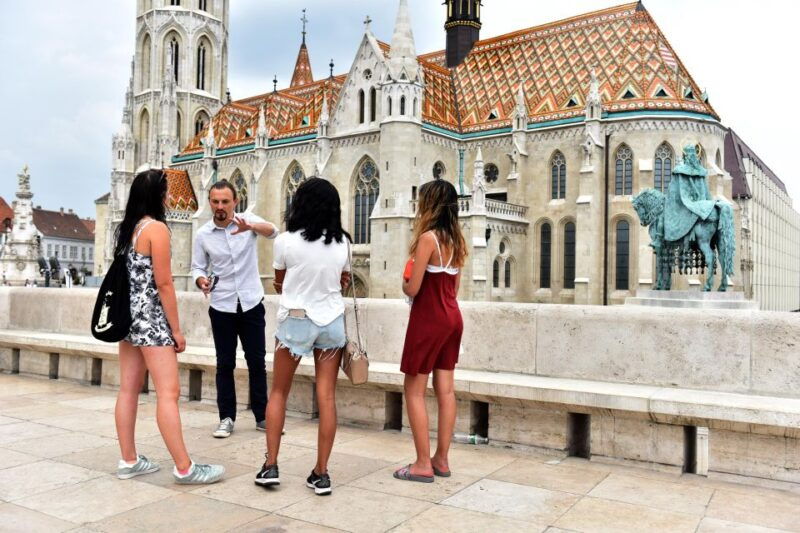 private-buda-castle-walking-tour-with-cake-matthias-church
