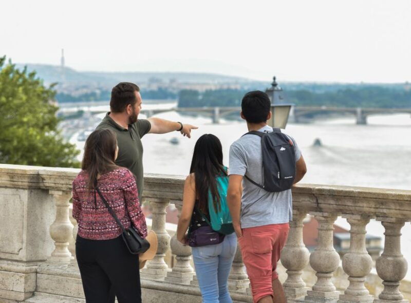 private-buda-castle-walking-tour-with-cake-matthias-church