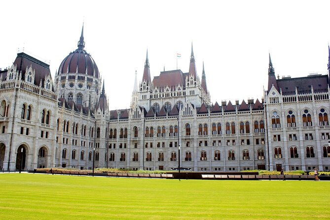 private-budapest-hammer-sickle-communist-times-tour