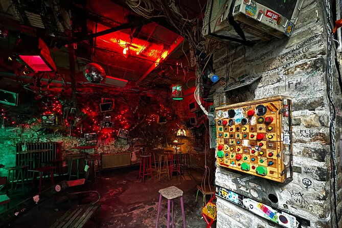 private-budapest-ruin-bars-walking-tour-with-drinks-and-snack