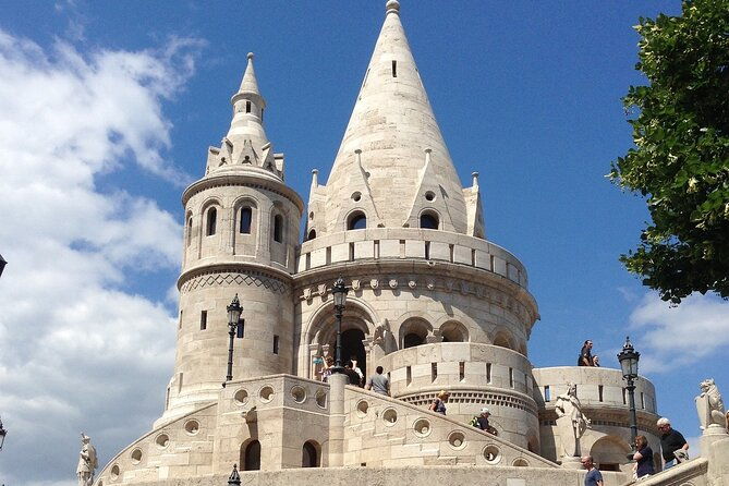 private-budapest-sightseeing-tour-royal-castle-heroes-square-chain-bridge