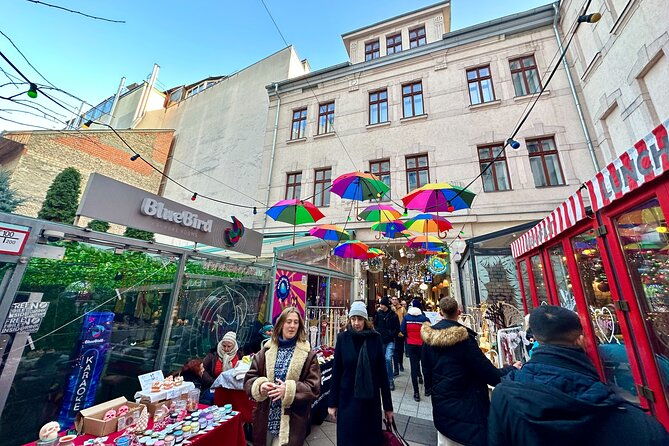 private-budapest-street-art-tour-with-local-expert