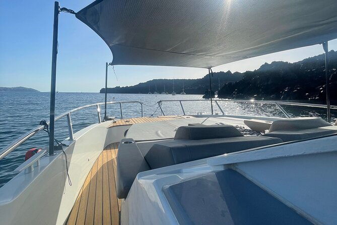 private-caldera-cruise-with-motor-yacht-in-santorini