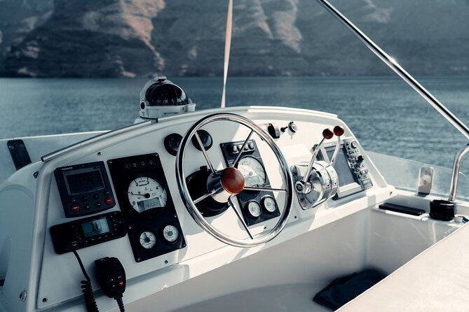 private-caldera-cruise-with-power-catamaran-enjoy-incl-meal-drinks