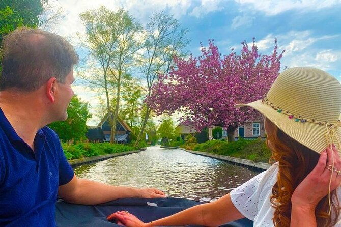 private-canal-cruise-through-giethoorn