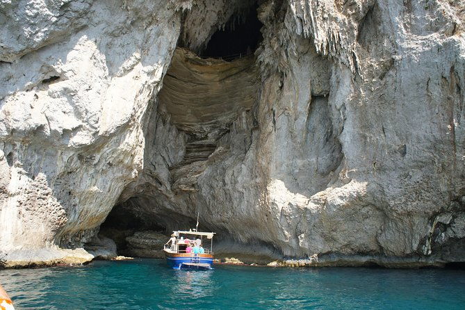 private-capri-island-blue-grotto-full-day-boat-tour