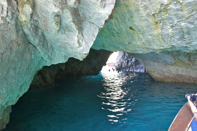 private-capri-island-blue-grotto-full-day-boat-tour