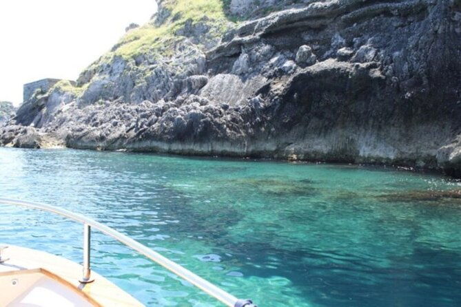 private-capri-luxury-boat-experience-cruise-swim-sunbathe