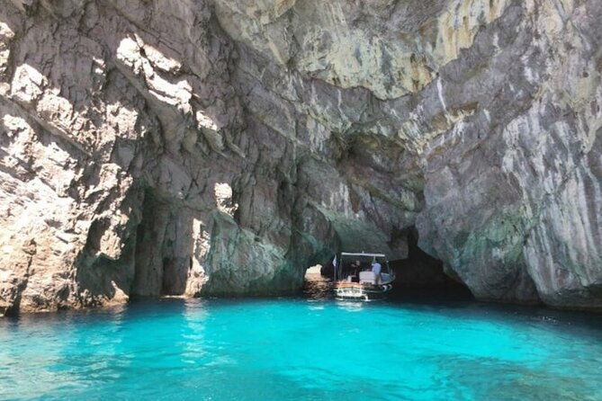 private-capri-luxury-boat-experience-cruise-swim-sunbathe