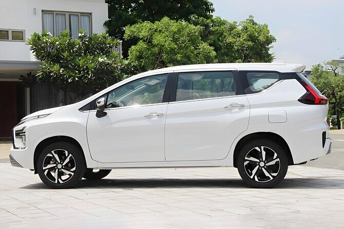 Private Car Between Ho Chi Minh Saigon Airport and City Center - Duration and Traffic