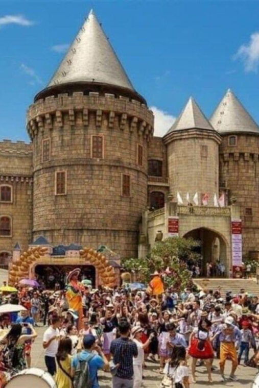 private-car-to-bana-hills-golden-bridge-from-hoi-an-da-nang