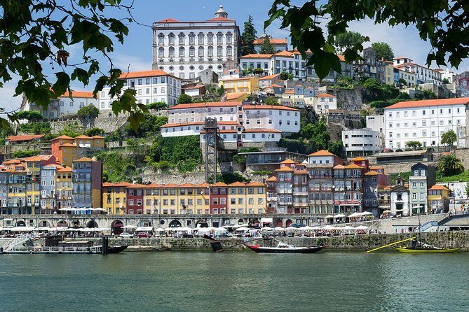 Private car transfer from Lisbon to Porto with 2h for sightseeing - FAQ