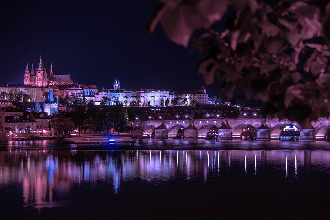 private-car-transfer-from-vienna-to-prague-with-2h-of-sightseeing