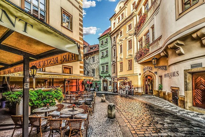 private-car-transfer-from-vienna-to-prague-with-2h-of-sightseeing