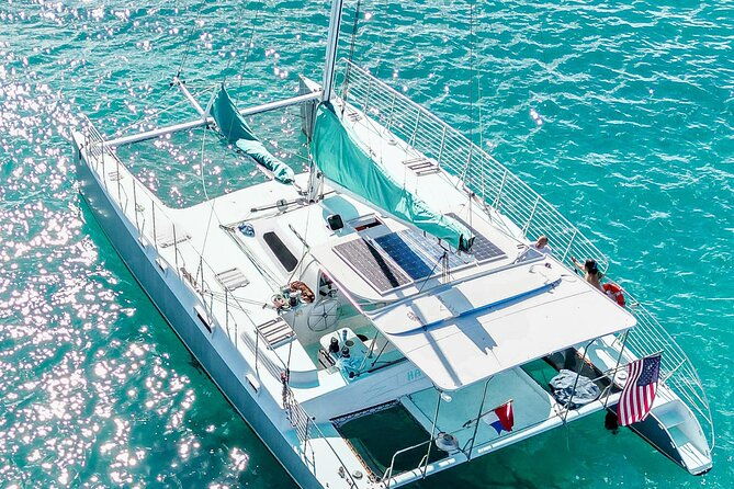 private-catamaran-charter-in-waikiki-1-6-guests
