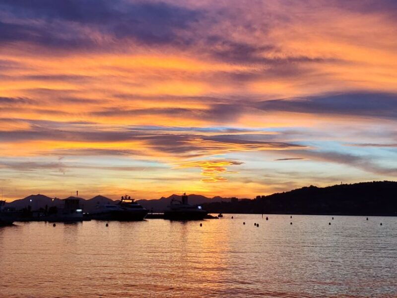 private-catamaran-trip-in-the-bay-of-juan-les-pins-at-sunset