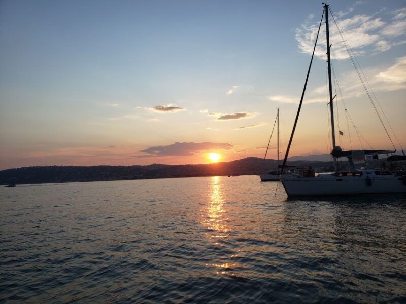 private-catamaran-trip-in-the-bay-of-juan-les-pins-at-sunset