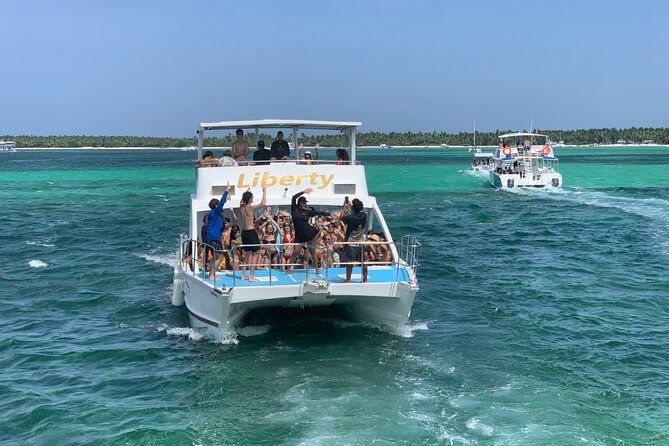 private-catamaran-wonderful-snorqueling-slide-entartaiment-team