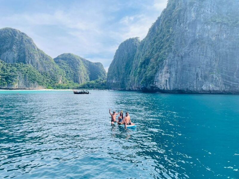 private-catamaran-yacht-to-maiton-coral-islands