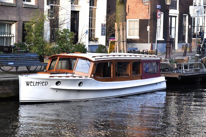 private-champagne-canal-cruise-in-amsterdam