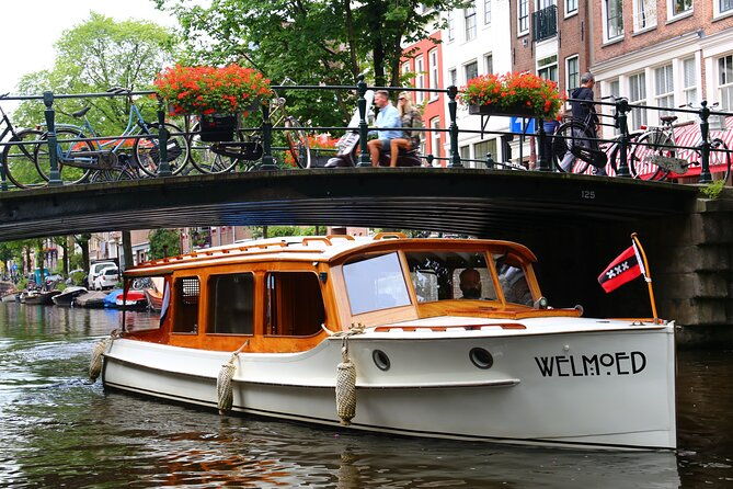 private-champagne-canal-cruise-in-amsterdam
