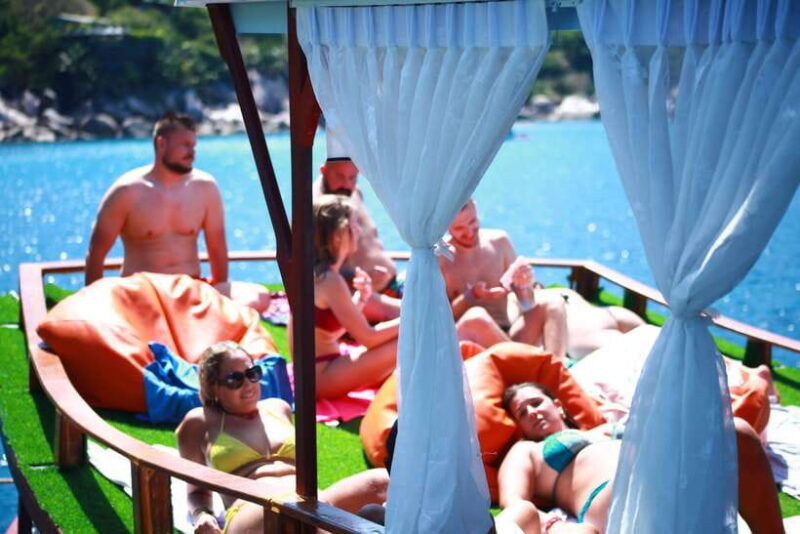 private-charter-boat-around-koh-tao-snorkel-paradise