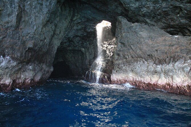 private-charter-of-napali-coast-on-kauai