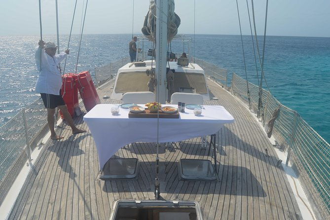 private-charter-on-casador-a-classic-68ft-sailing-yacht-cruiseship-possible