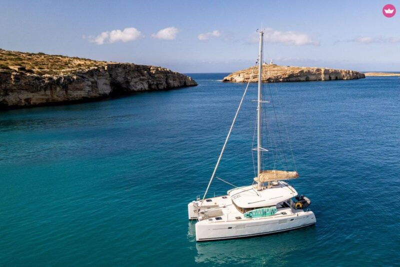 private-charter-to-comino-surroundings