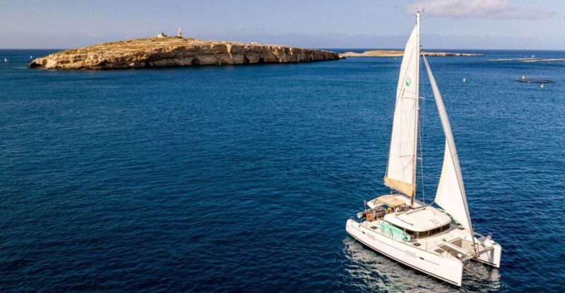private-charter-to-comino-surroundings