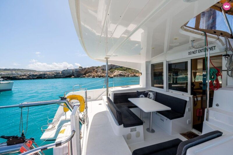 private-charter-to-comino-surroundings