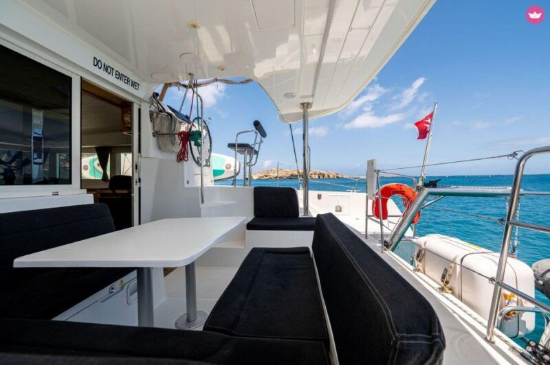 private-charter-to-comino-surroundings
