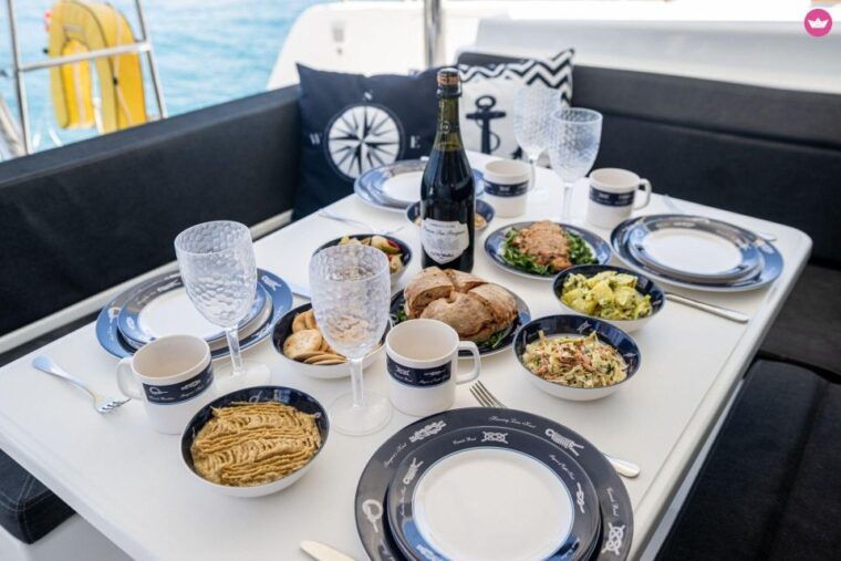 private-charter-to-comino-surroundings