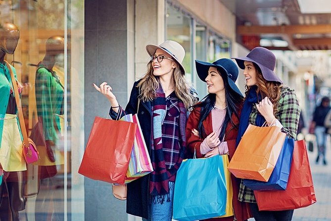 private-chauffeur-for-shopping-to-the-mall-and-prada-outlet-space-2