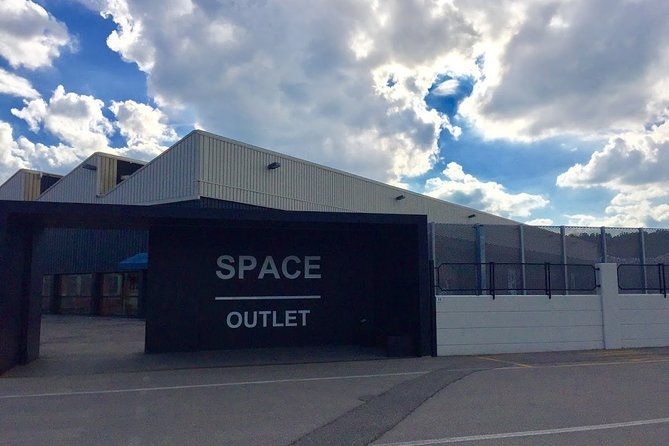 private-chauffeur-for-shopping-to-the-mall-and-prada-outlet-space