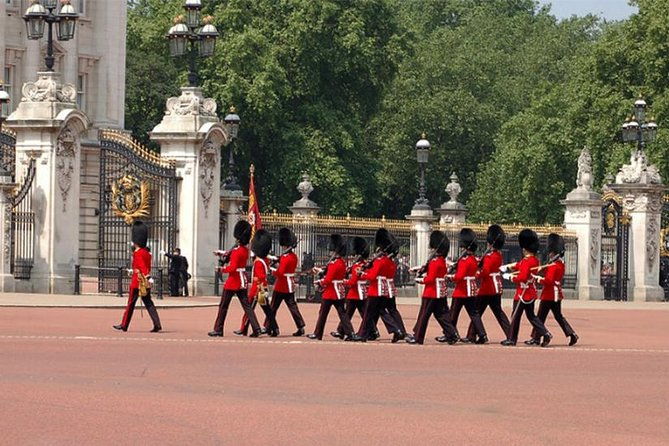 private-chauffeured-minivan-at-your-disposal-in-london-for-4-hours