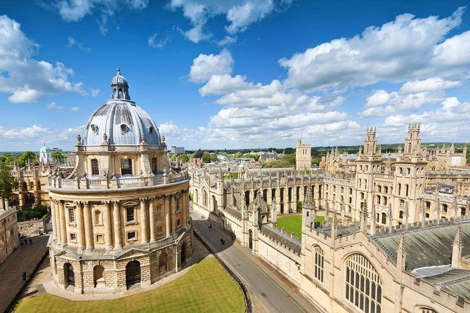 private-chauffeured-minivan-tour-of-oxford-from-london-with-a-blue-badge-guide