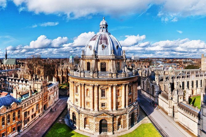 private-chauffeured-minivan-tour-of-oxford-from-london-with-a-blue-badge-guide