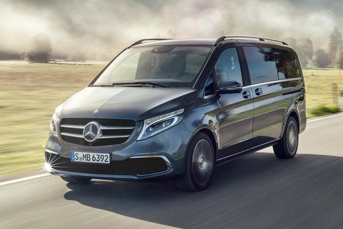 private-chauffeured-minivan-tour-of-oxford-from-london-with-a-blue-badge-guide